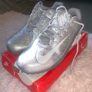 Gray Nike women’s turfs